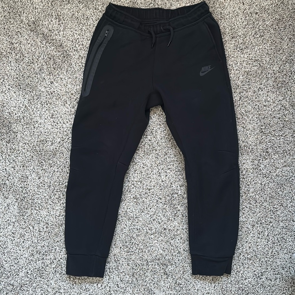 Boys Nike tech pants